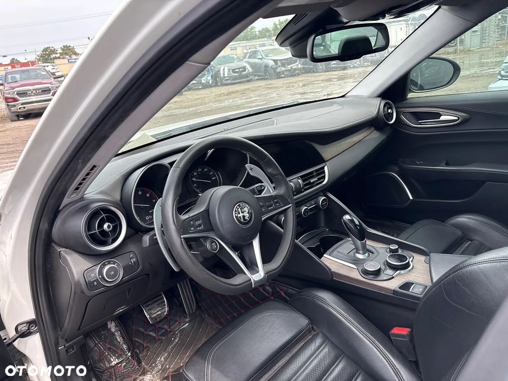 Alfa Romeo Giulia - 18