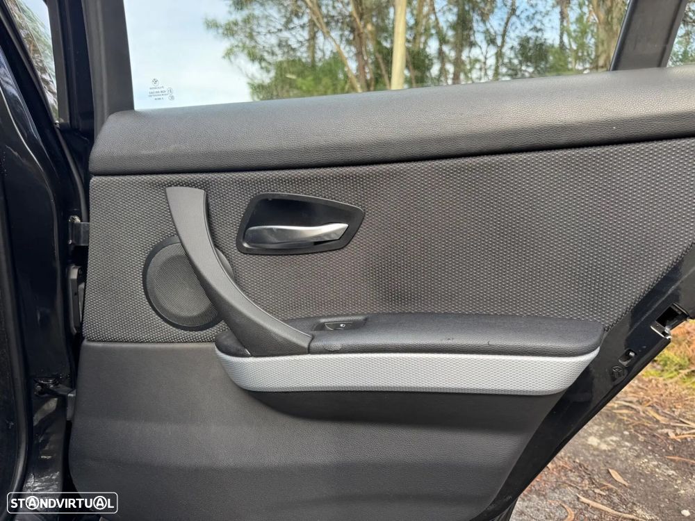 BMW 320 d Pack M - 41