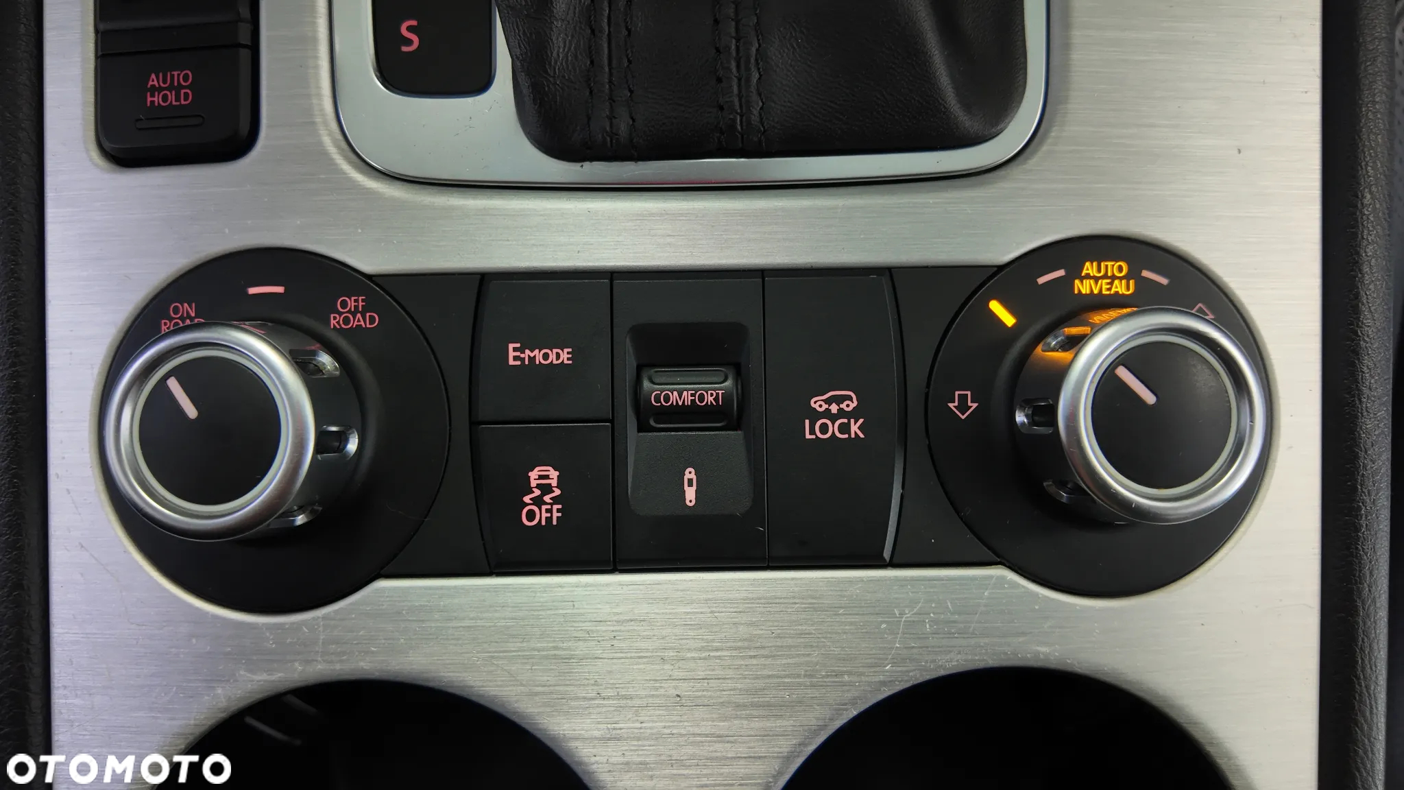 Volkswagen Touareg 3.0 Hybrid Automatik - 29