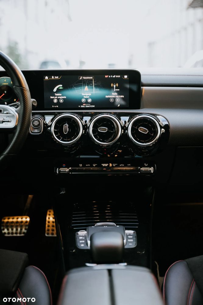 Mercedes-Benz CLA 180 AMG Line 7G-DCT - 22