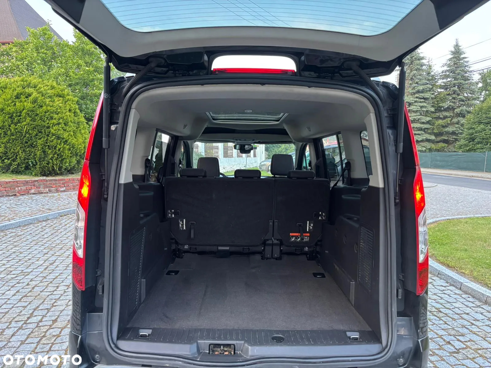 Ford Tourneo Connect - 11