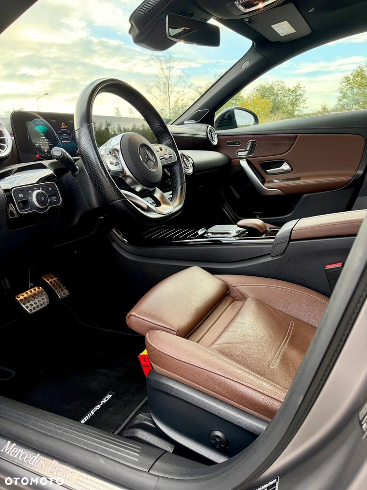 Mercedes-Benz CLA 250 E AMG Line 8G-DCT - 18