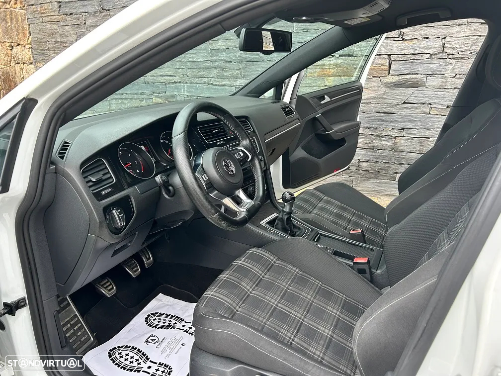 VW Golf 2.0 TDI GTD - 11
