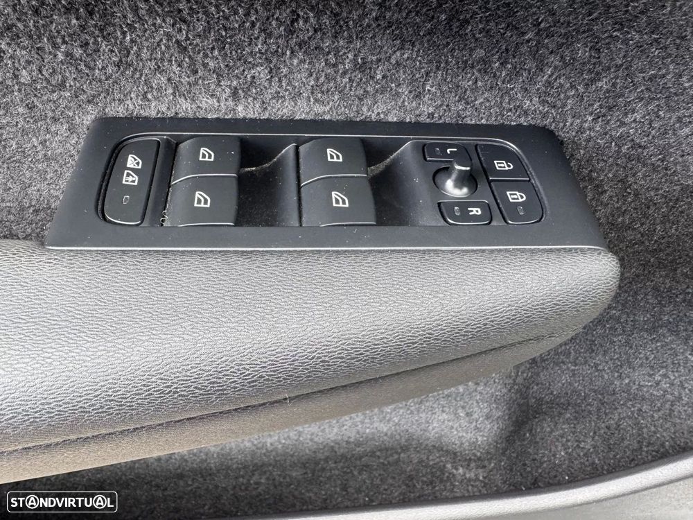 Volvo XC 40 Recharge Core - 34