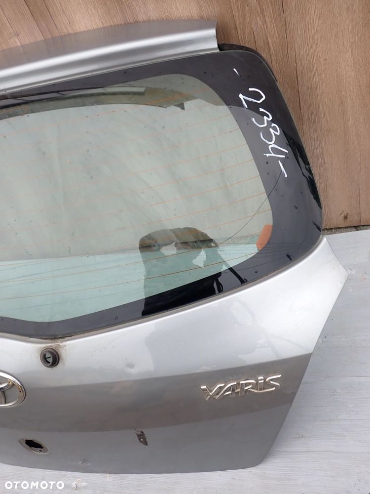 TOYOTA YARIS II 06- KLAPA BAGAŻNIKA SZYBA TYŁ - 4