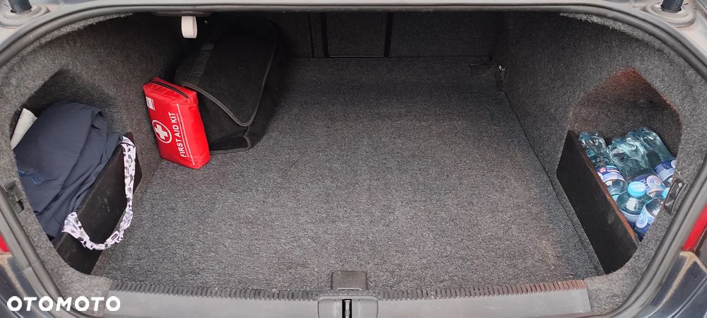 Volkswagen Passat 2.0 TDI Sportline - 9