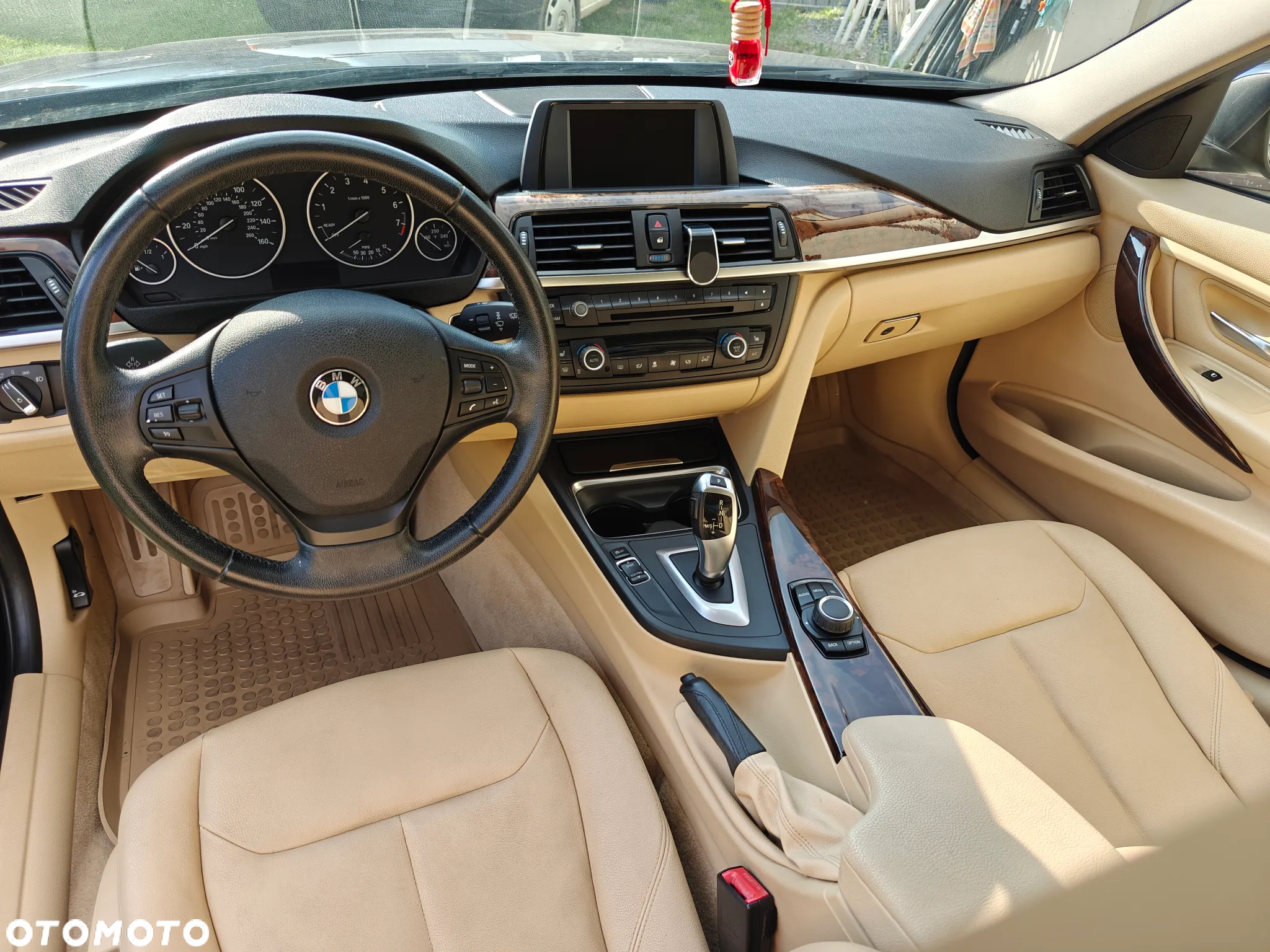 BMW Seria 3 320i - 12