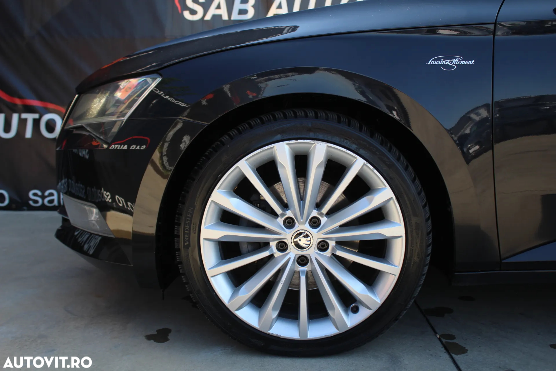 Skoda Superb 2.0 TDI DSG Laurin & Klement - 24
