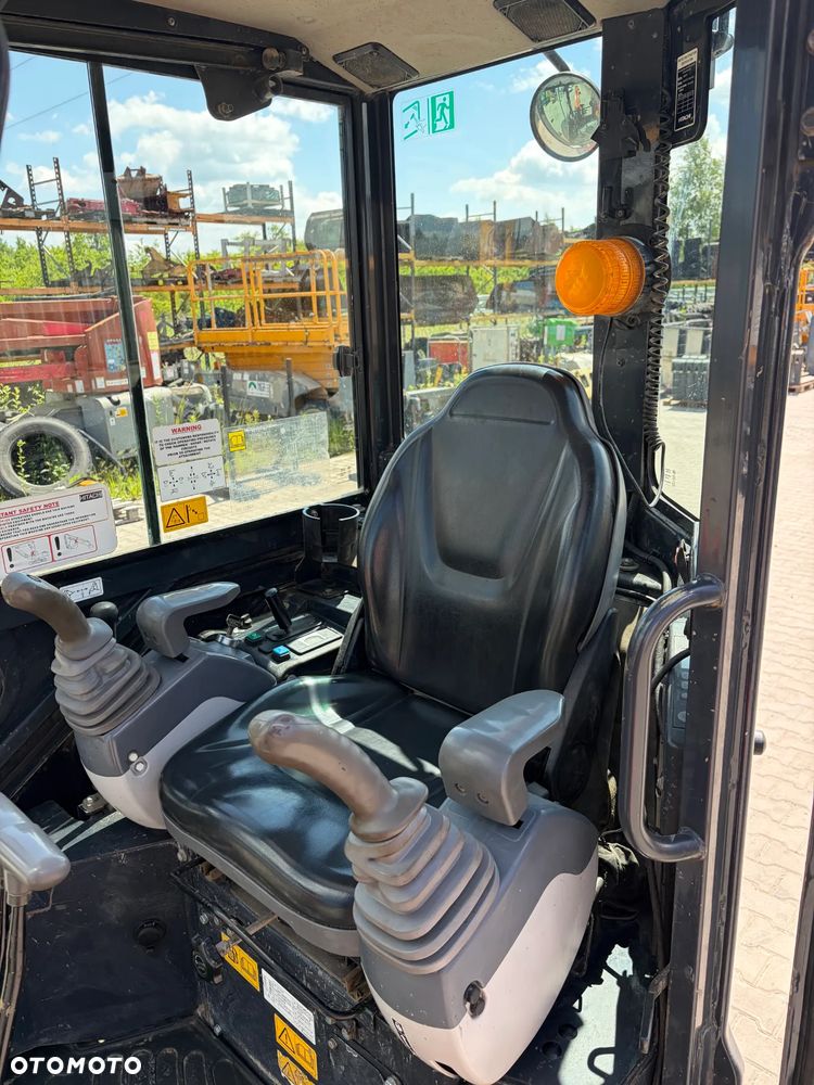 Hitachi ZX 26U-5A Minikoparka + trzy łyżki - 7