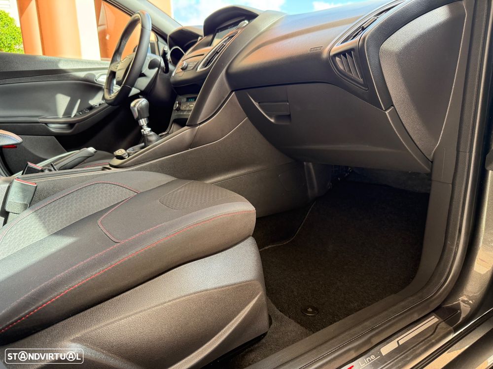 Ford Focus SW 1.5 TDCi ST-Line - 42