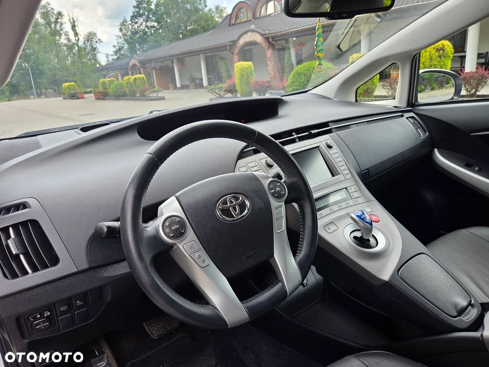 Toyota Prius (Hybrid) Executive - 22