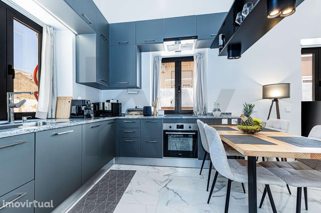 Moradia com 3 pisos e garagem no centro de Portimão - Grande imagem: 5/26