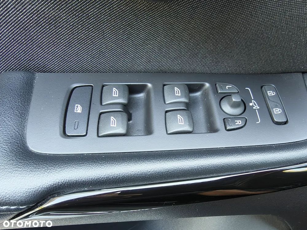 Volvo V40 T2 Linje Svart - 16