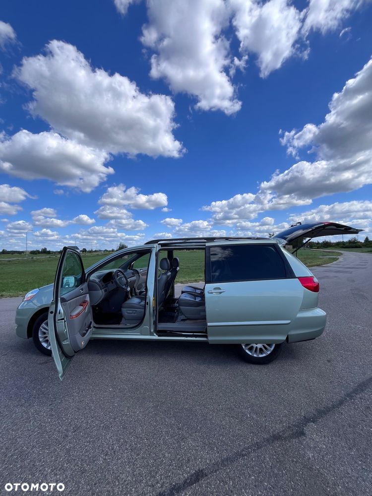 Toyota Sienna - 14