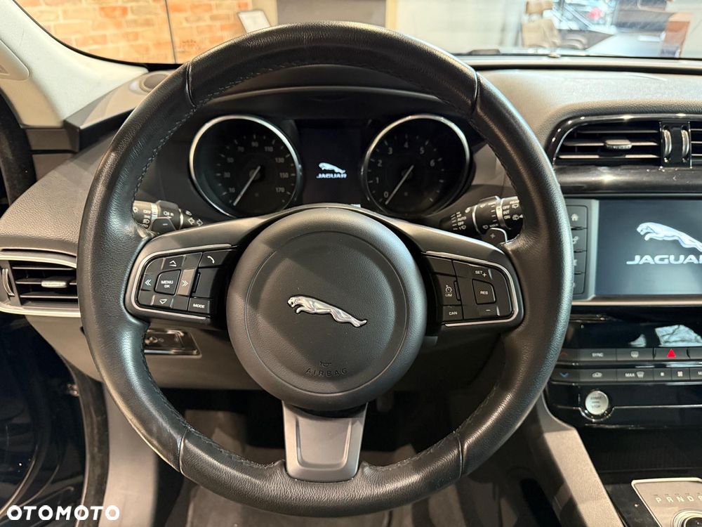 Jaguar F-Pace 35t AWD Pure - 15