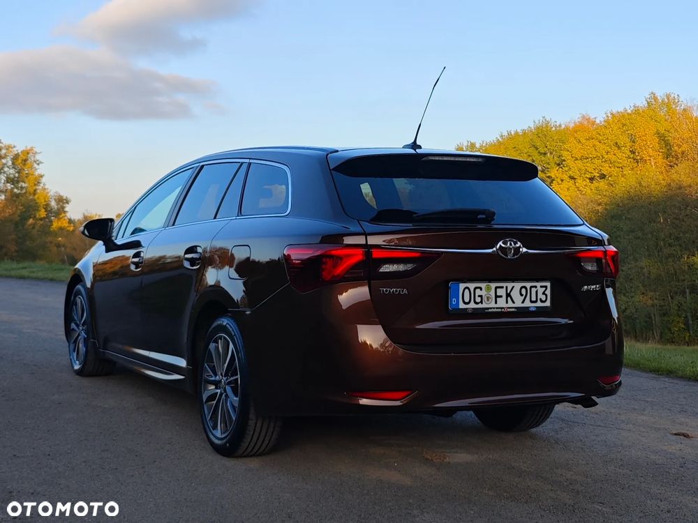 Toyota Avensis 2.0 D-4D Prestige - 24