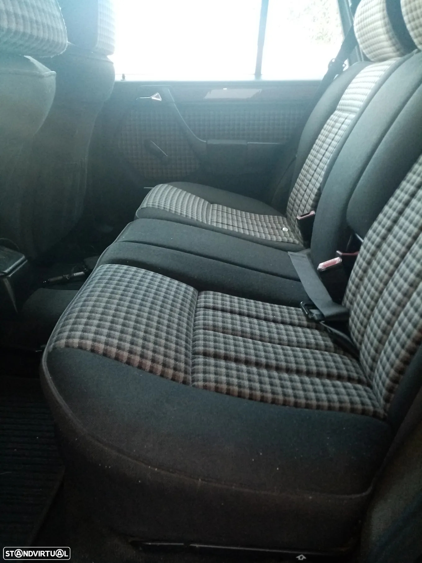 Mercedes-Benz 250 TD - 6