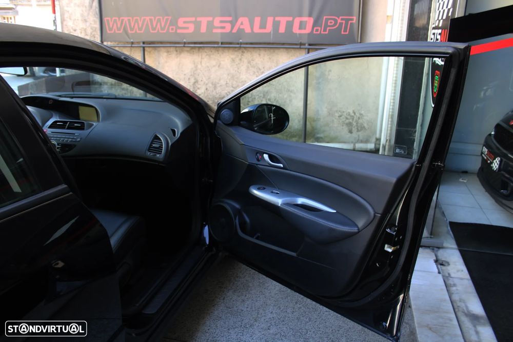 Honda Civic 1.8 Executive NAVI - 28