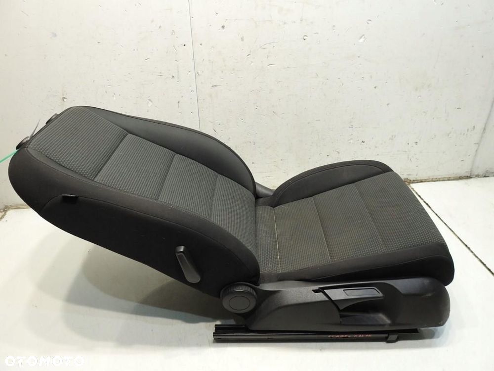 FOTEL PRAWY PRZÓD VW GOLF VI 5D - 7