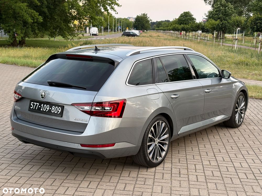 Skoda Superb 2.0 TDI Premium Edition - 6