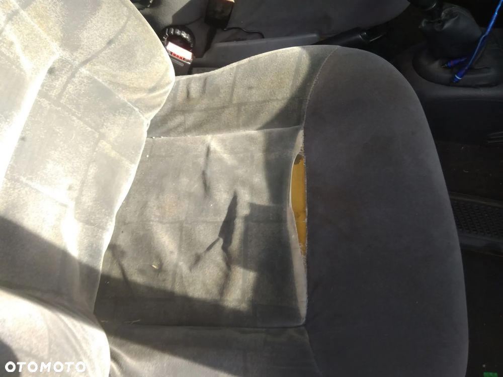 Auto na części - Renault Megane 98 KM diesel 2000 Silnik Skrzynia Drzwi Maska Klapa Błotnik Zderzak Lampa Szyba Klamka Lusterko Deska Kokpit - 13