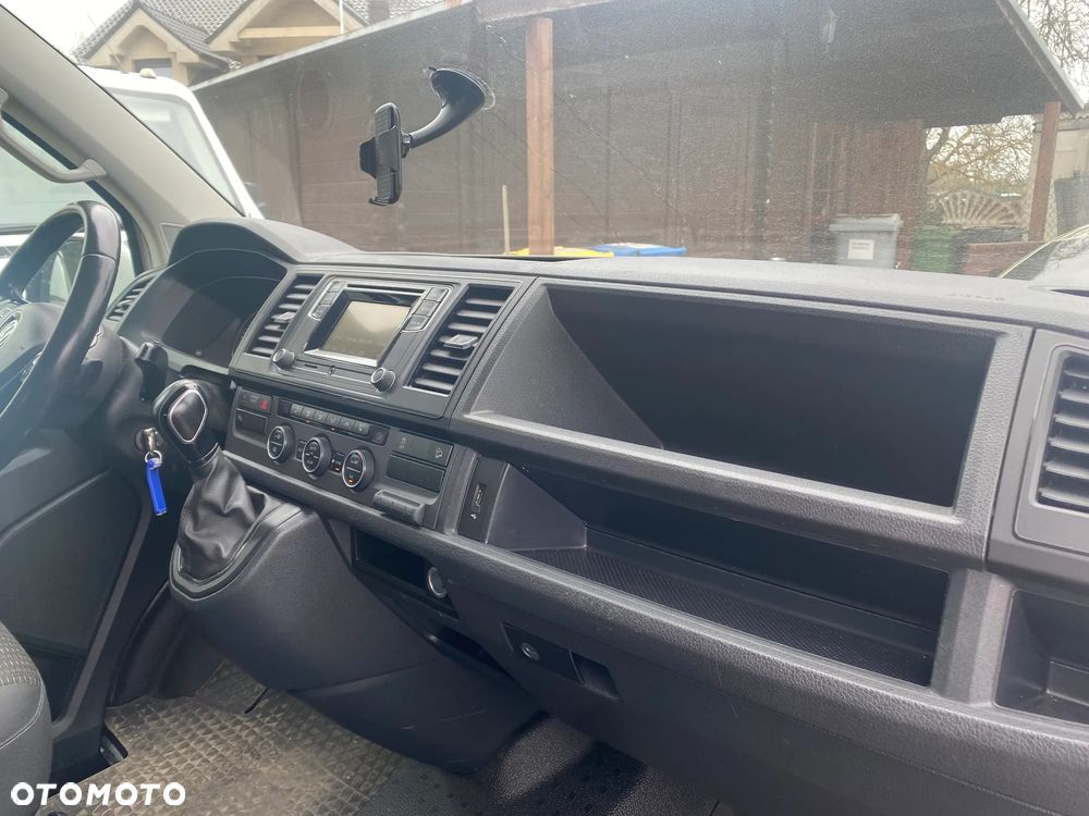 Volkswagen Caravelle - 25