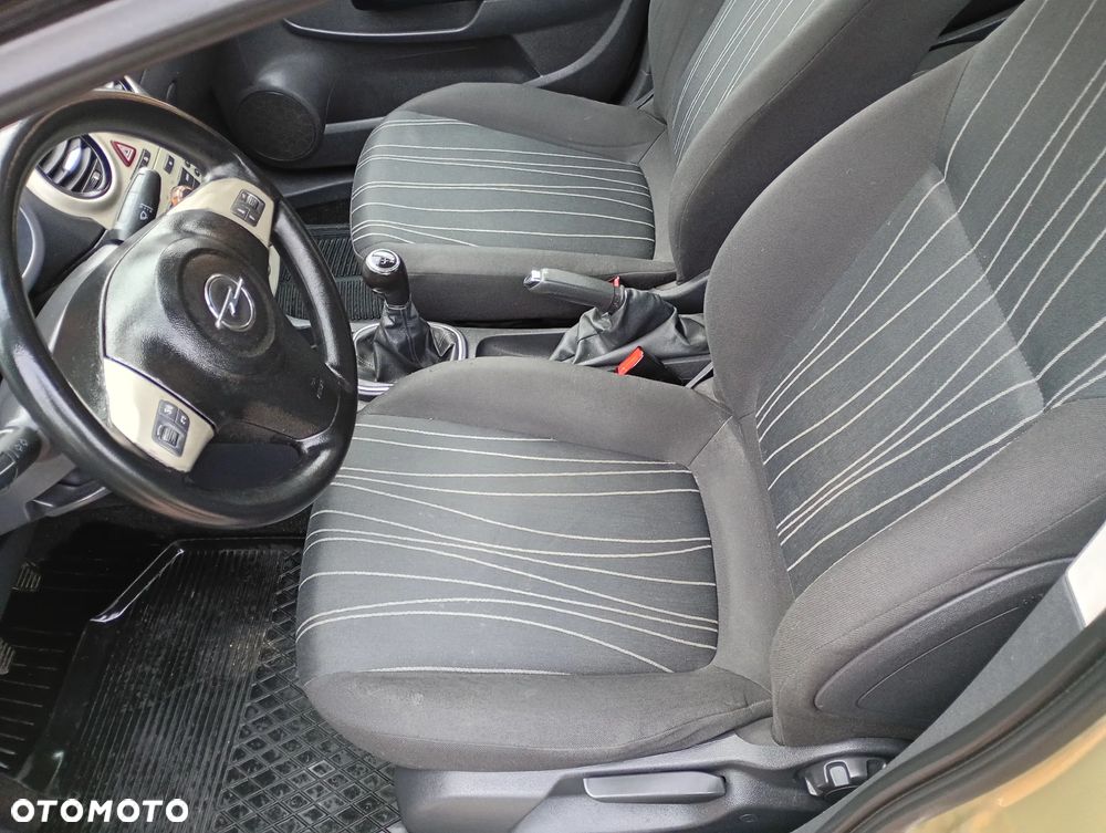 Opel Corsa 1.4 16V Cosmo - 6