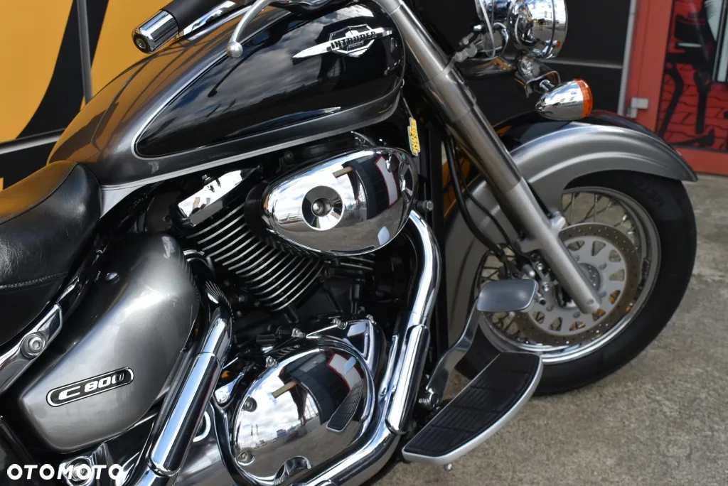 Suzuki Intruder - 29