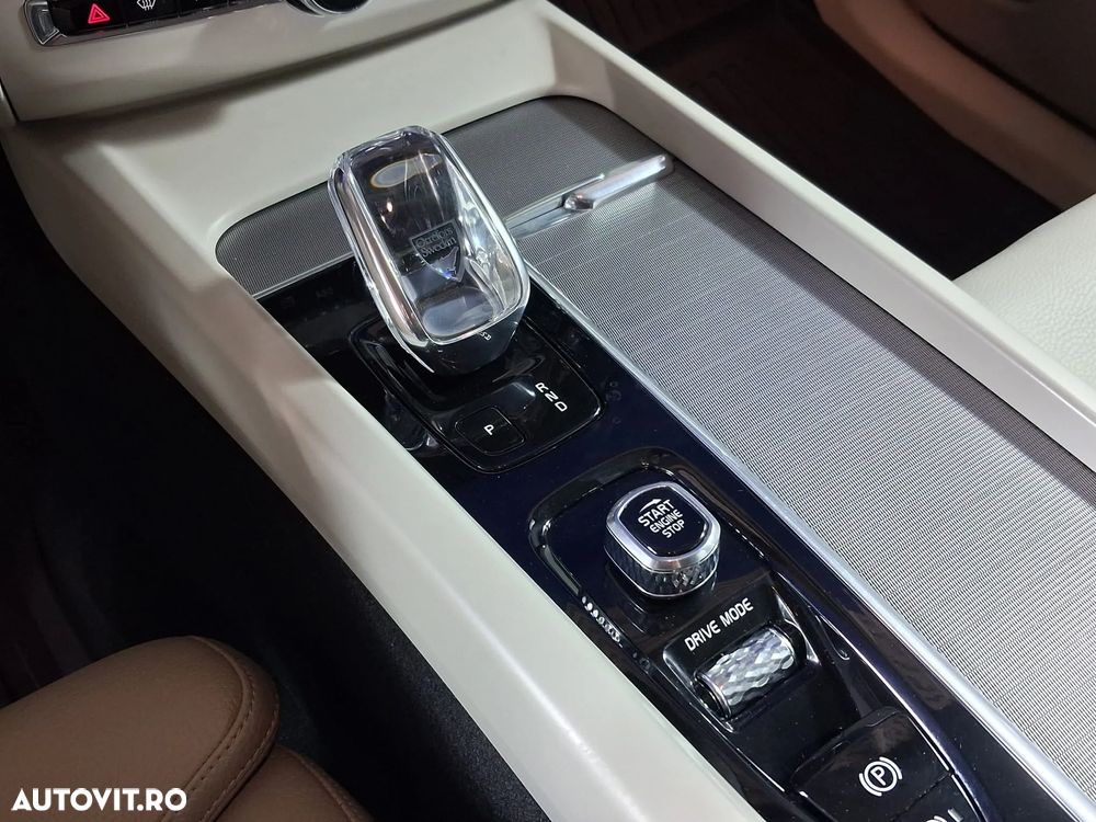 Volvo XC 60 B4 MHEV AT8 AWD Inscription - 28