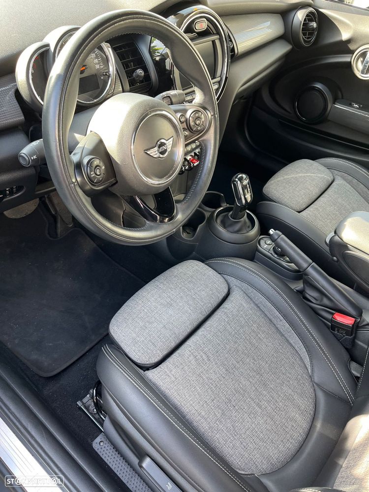 MINI Cabrio Cooper Auto. Sidewalk - 5