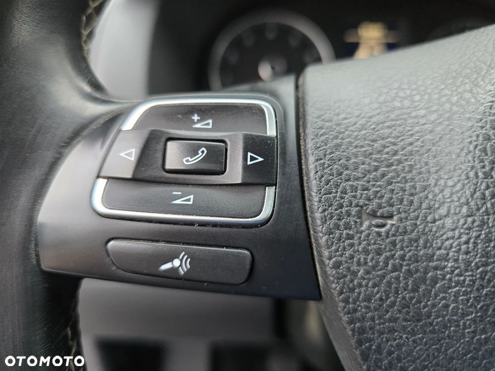 Volkswagen Touran - 22