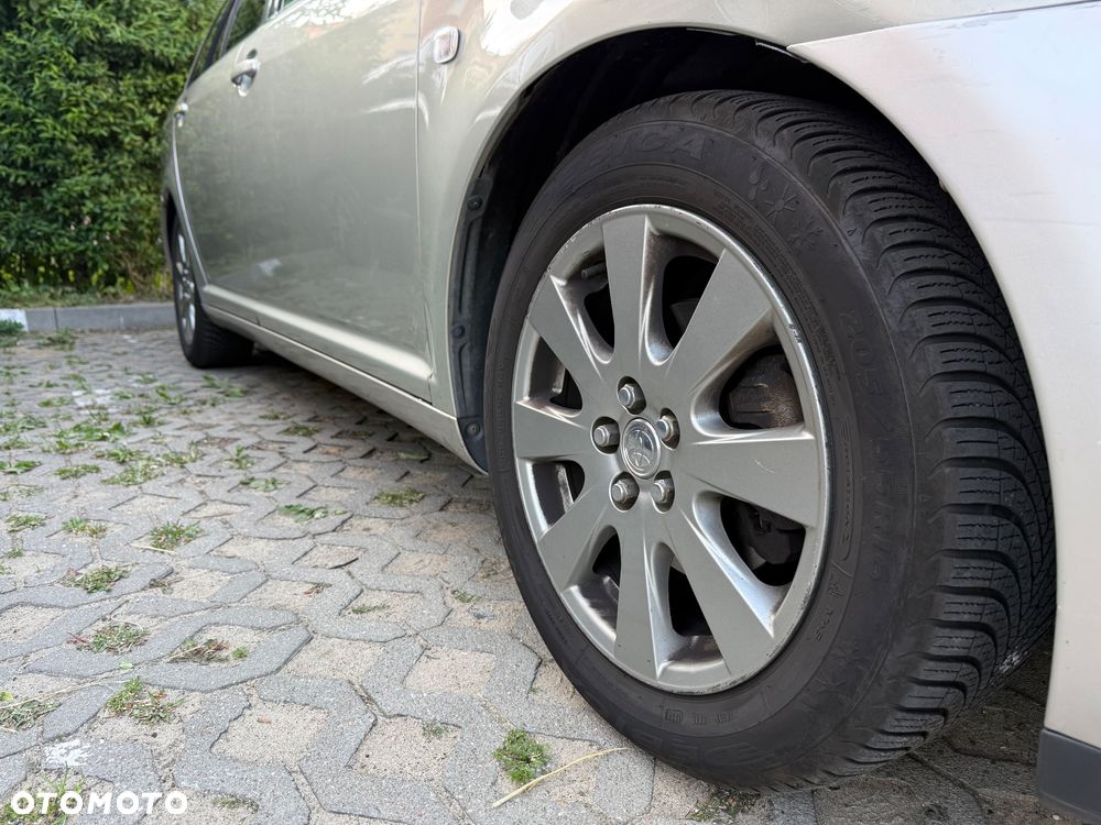 Toyota Avensis 1.8 VVT-i Sol - 14