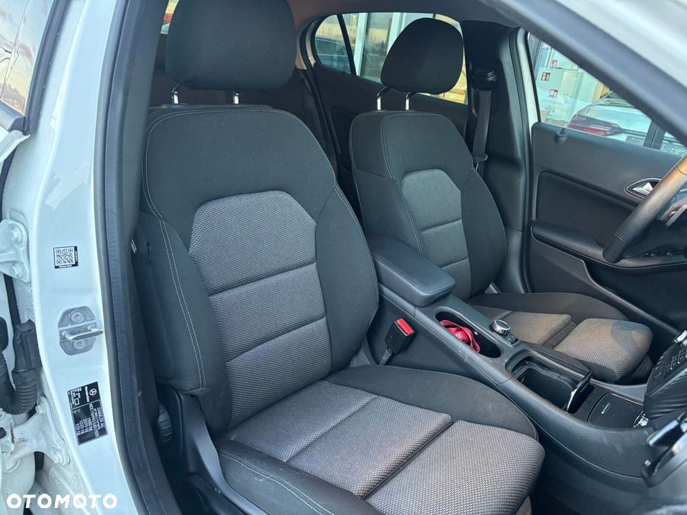 Mercedes-Benz GLA - 11