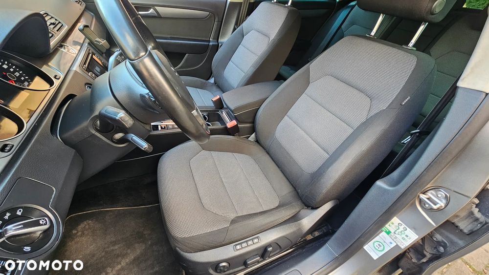 Volkswagen Passat - 17