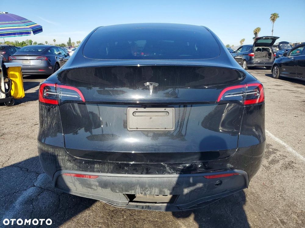 Tesla Model Y Long Range Dual Motor AWD - 8