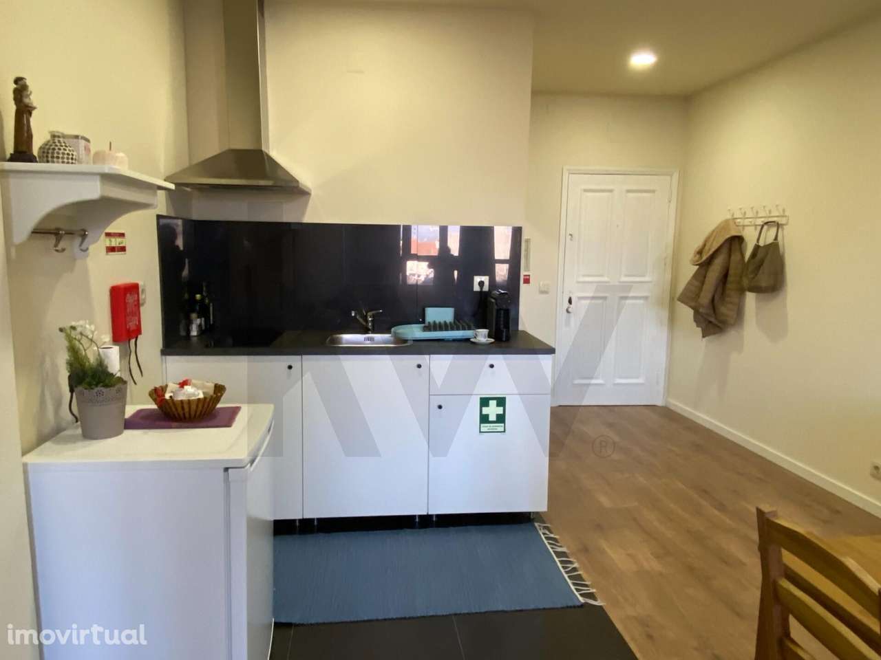 Apartamento T1 novo mobilado e equipado ao lível do terceiro andar com - Grande imagem: 2/9