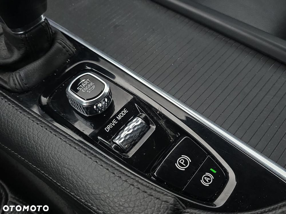 Volvo S90 T4 Momentum - 23