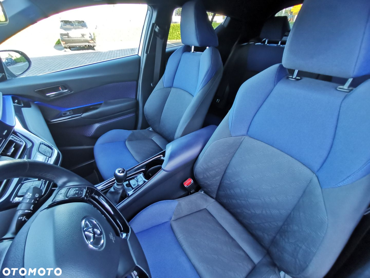 Toyota C-HR 1.2 T Dynamic - 12