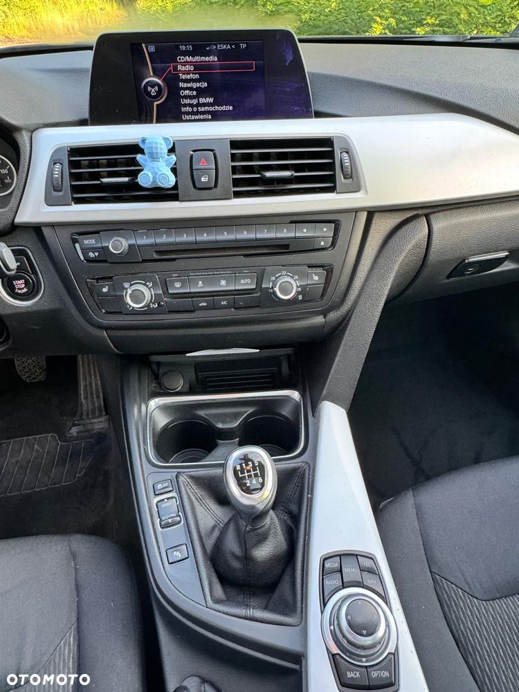 BMW Seria 3 318d - 23
