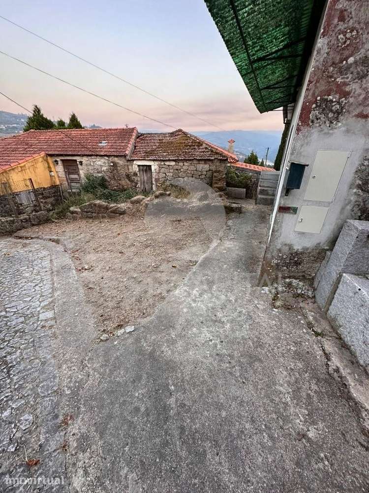 Moradia de 2 pisos p/ restauro, com projeto aprovado, em Paredes de Vi - Grande imagem: 4/13