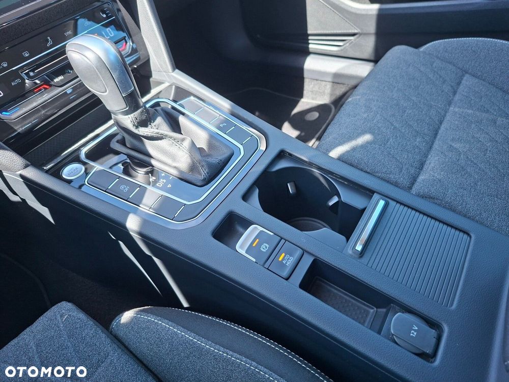 Volkswagen Passat - 19