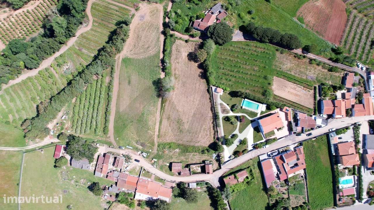 Terreno 4.400 m2 com ruínas e elevado potencial de construção | Óbidos - Grande imagem: 4/8