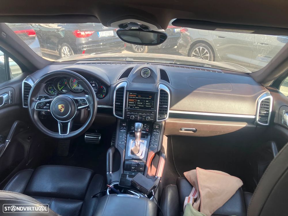 Porsche Cayenne S - 6