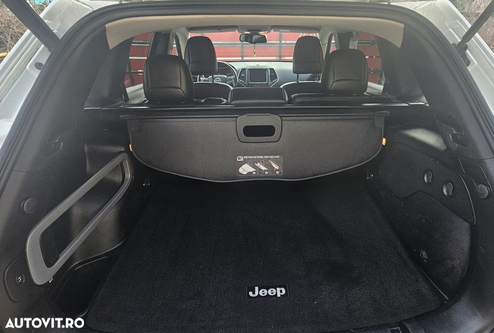 Jeep Cherokee - 11