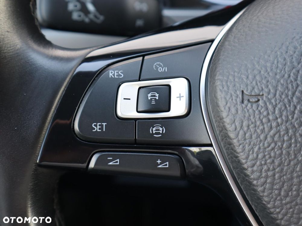 Volkswagen Touran - 13