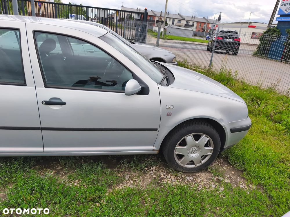 Volkswagen Golf 1.6 - 6