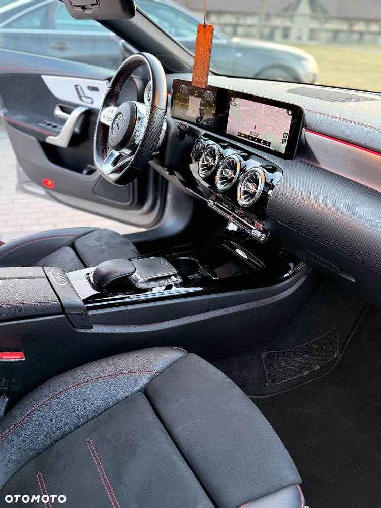 Mercedes-Benz CLA 250 4-Matic AMG Line 7G-DCT - 14