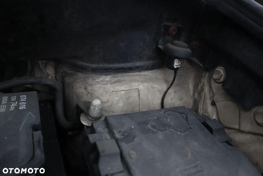 Volkswagen Touran 1.9 TDI DPF Trendline DSG - 12