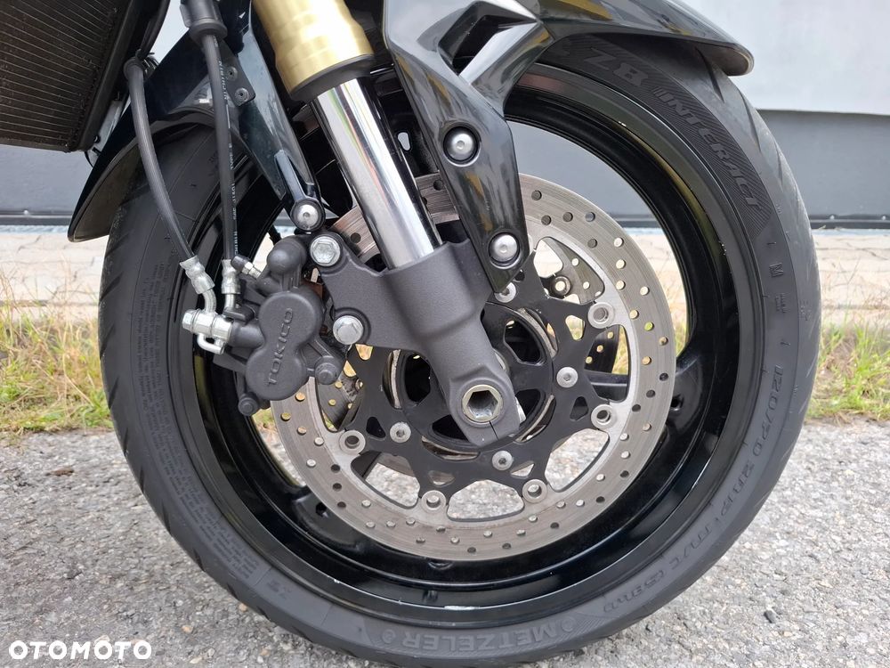 Suzuki GSR - 12