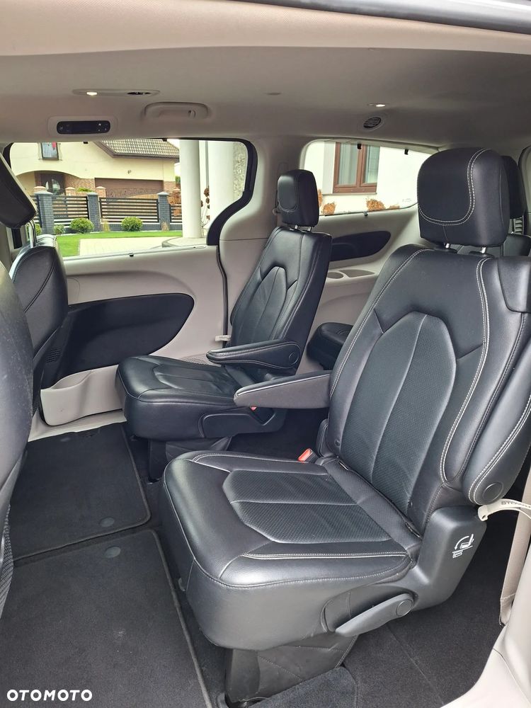 Chrysler Pacifica - 8